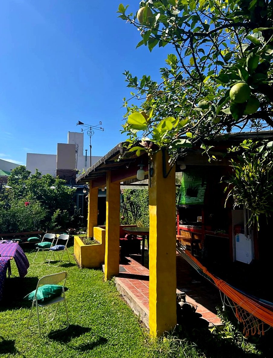 Participantes compartiendo una experiencia al aire libre